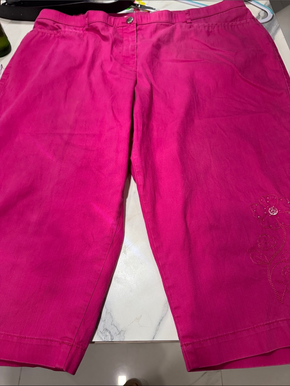TanJay Bright Fuchsia Women's Capri Pants
